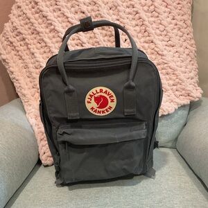 Fjall Raven Kånken Gray/Blue Backpack